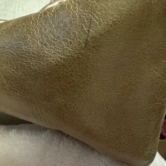 HOBO Classic Tan Leather Hobo Bag - Picture 11 of 14